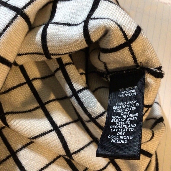 Saks fifth avenue checkered short stretchy, geometric, trellis women knit top - Picture 7 of 11